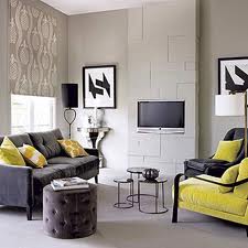 patterned roman in sitting room black yellow